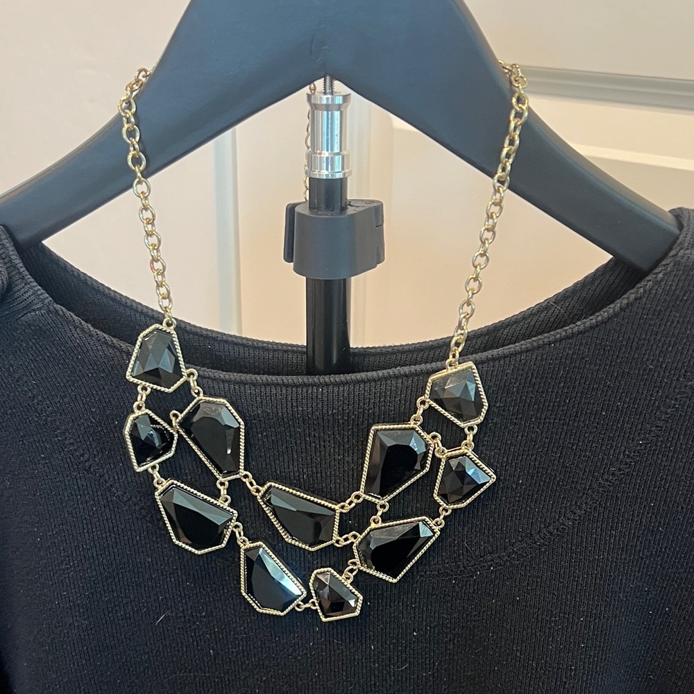 Elegant Black and Gold Geometric Necklace